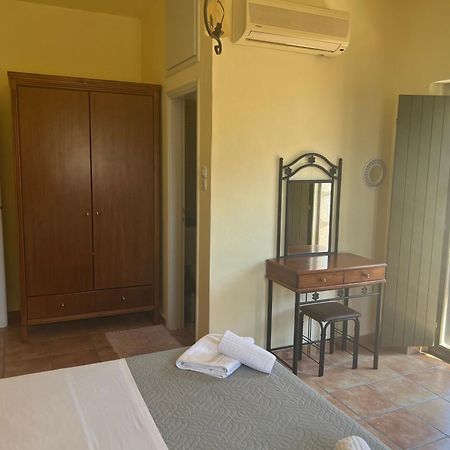 Onar Mani Suites Néon Oítilon Kültér fotó