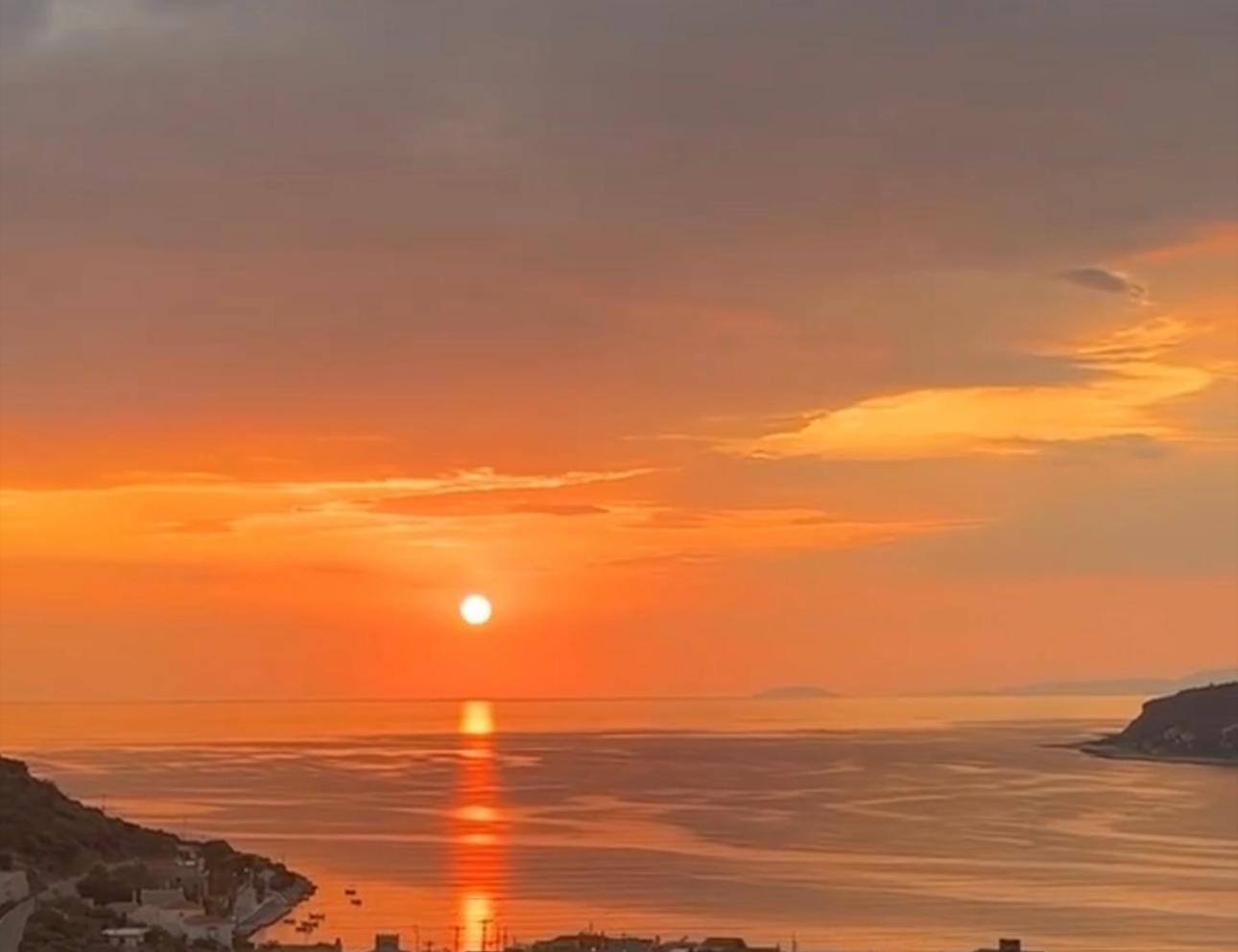 Onar Mani Suites Néon Oítilon Kültér fotó