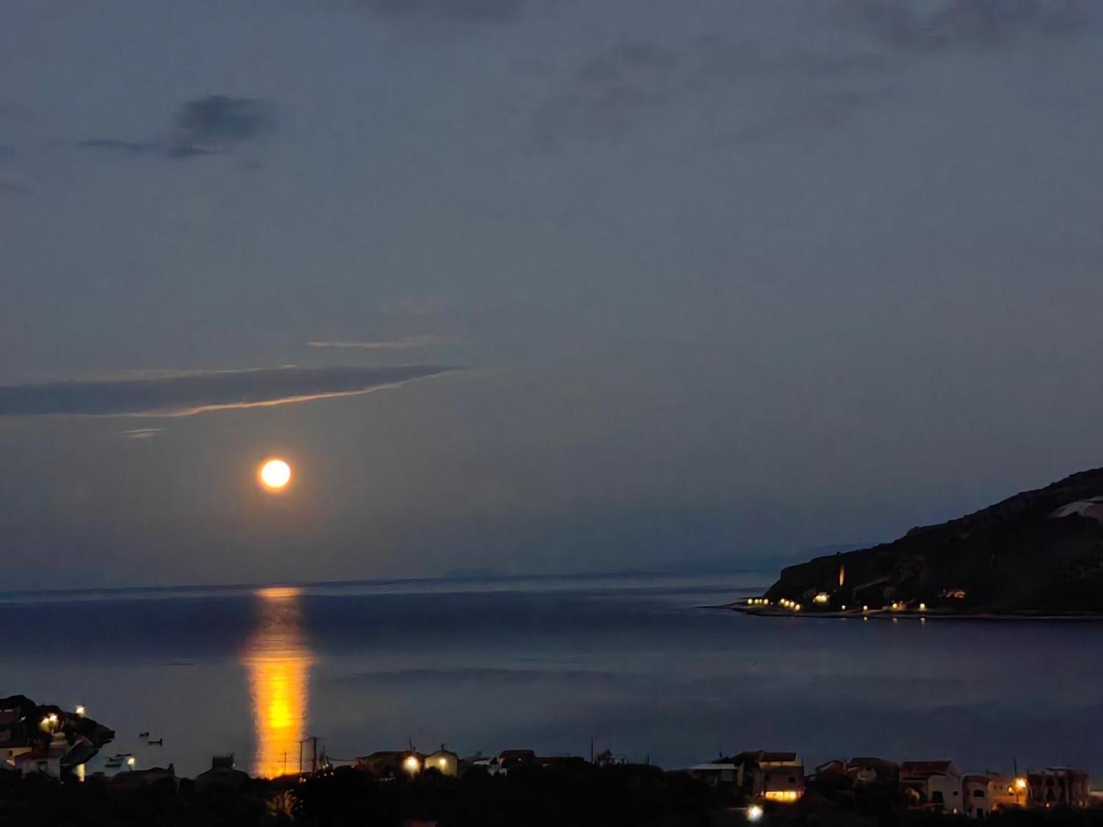 Onar Mani Suites Néon Oítilon Kültér fotó