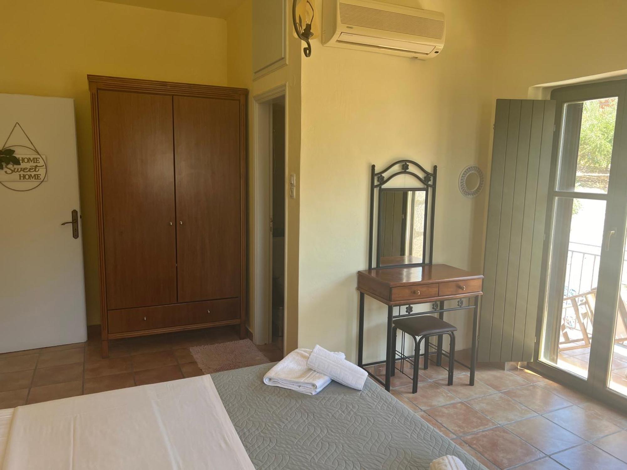 Onar Mani Suites Néon Oítilon Kültér fotó