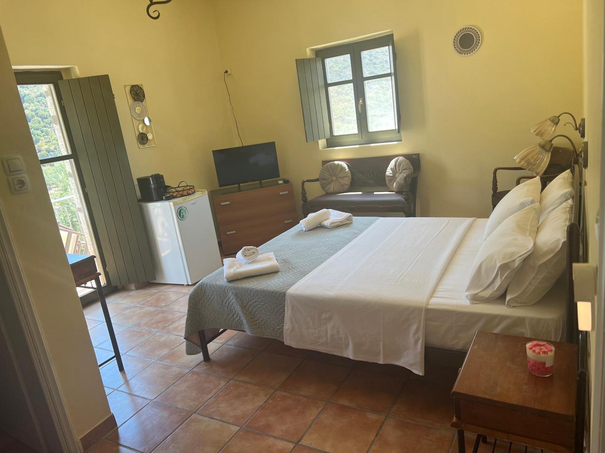 Onar Mani Suites Néon Oítilon Kültér fotó