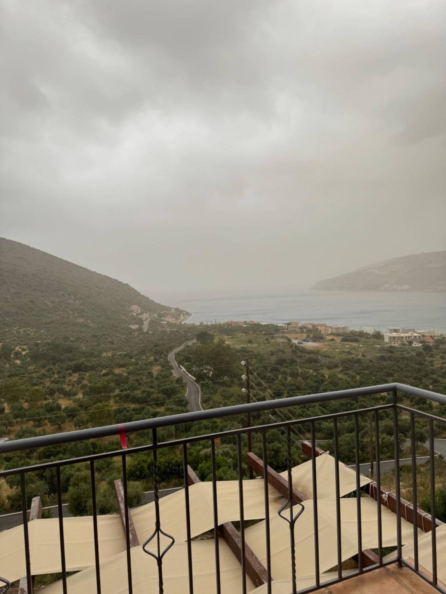 Onar Mani Suites Néon Oítilon Kültér fotó