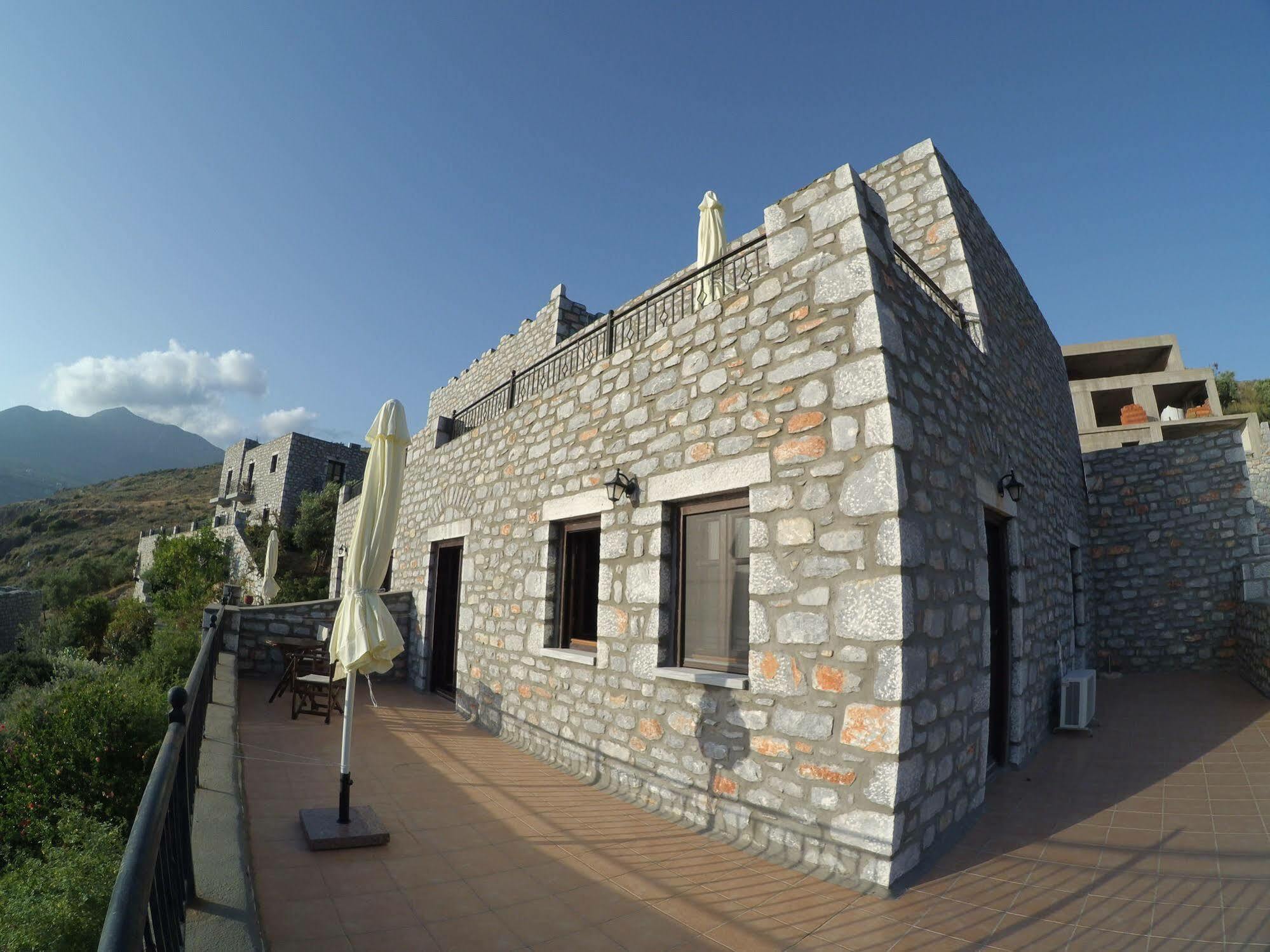 Onar Mani Suites Néon Oítilon Kültér fotó