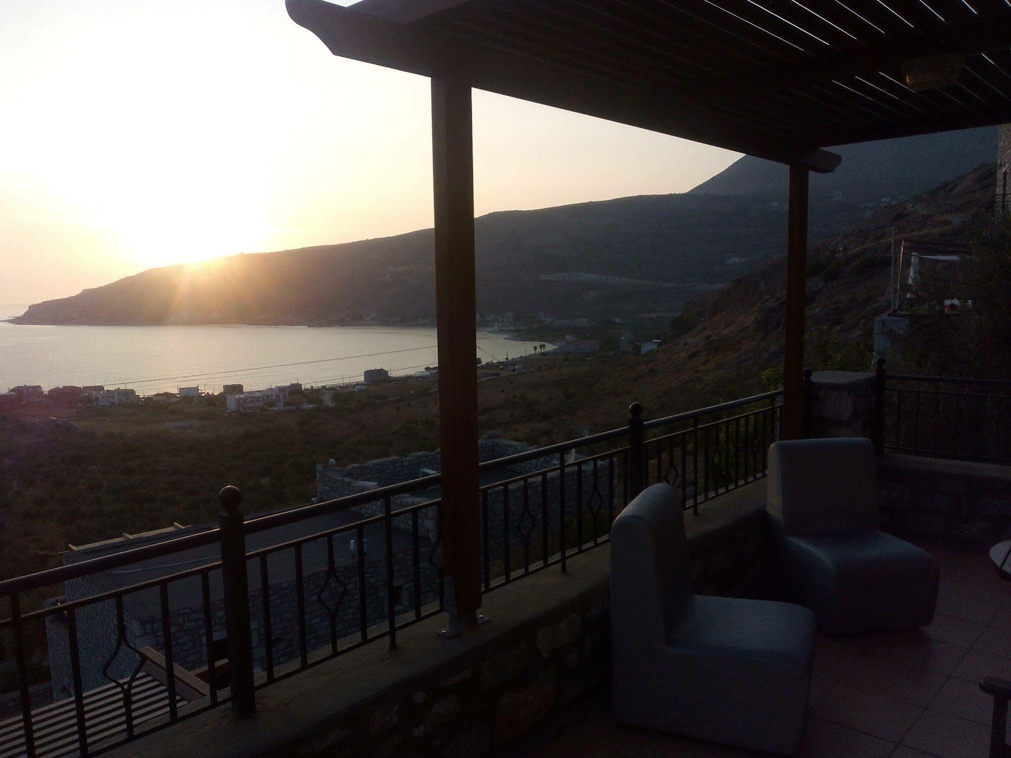 Onar Mani Suites Néon Oítilon Kültér fotó