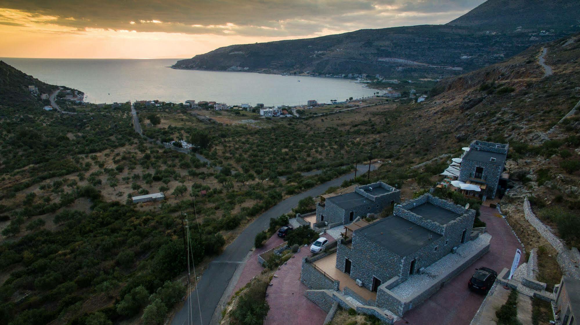 Onar Mani Suites Néon Oítilon Kültér fotó