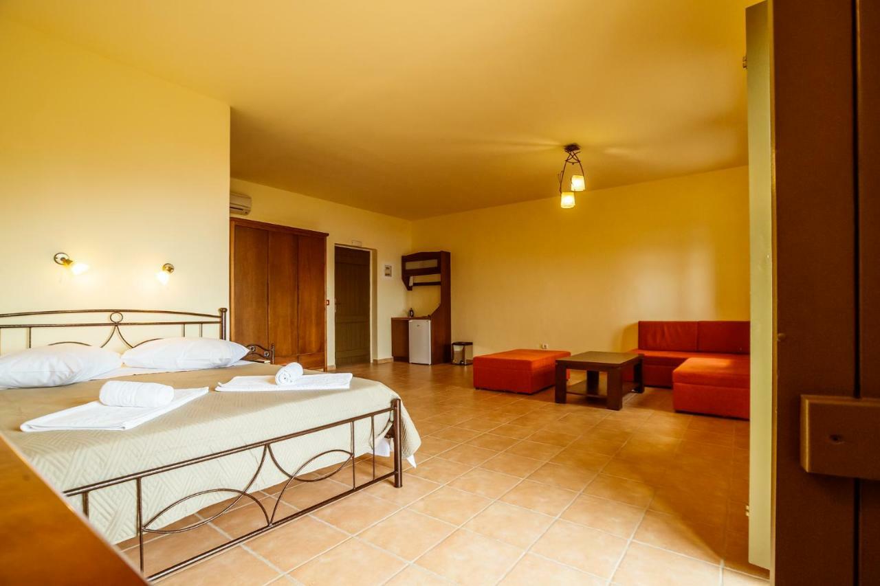 Onar Mani Suites Néon Oítilon Kültér fotó