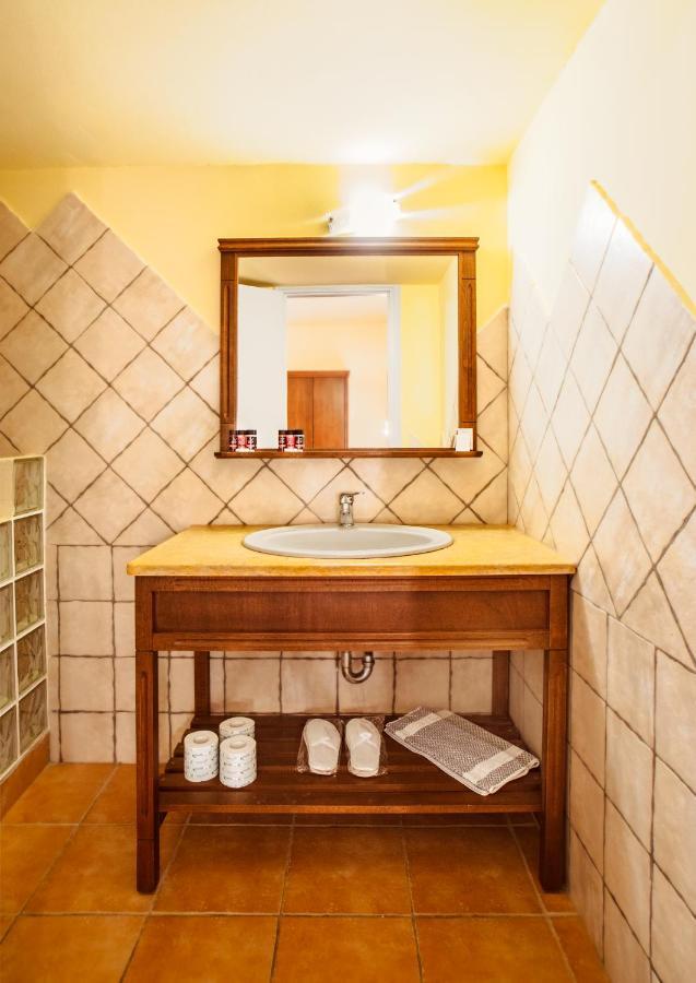 Onar Mani Suites Néon Oítilon Kültér fotó