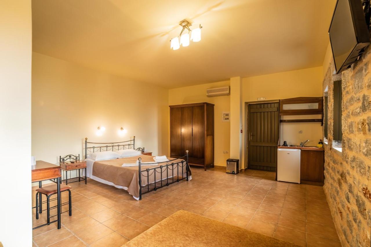 Onar Mani Suites Néon Oítilon Kültér fotó