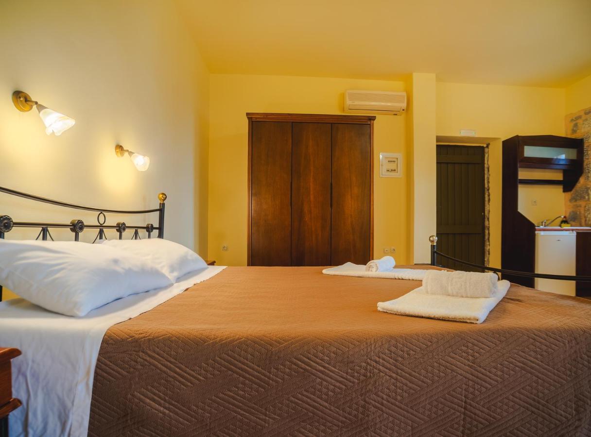 Onar Mani Suites Néon Oítilon Kültér fotó
